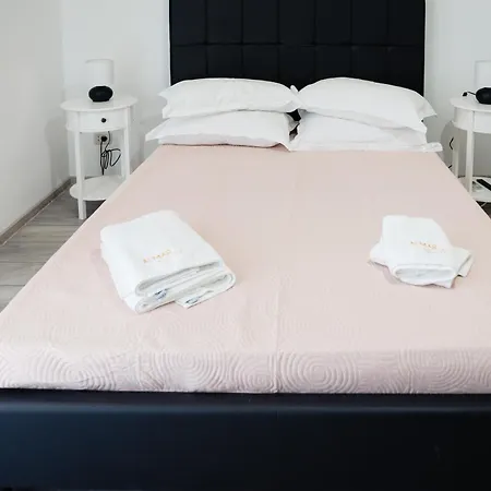 Almar Luxury - Renting & Free Pool Apart Otel Navodari