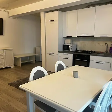 Almar Luxury - Renting & Free Pool 3*