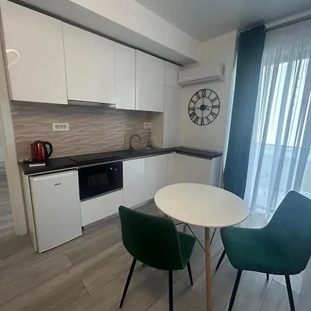 Almar Luxury - Renting & Free Pool アパートホテル