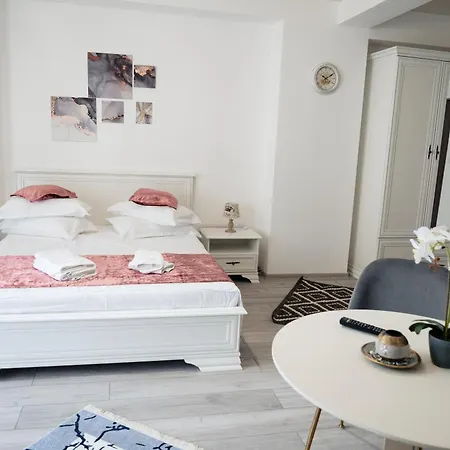 Almar Luxury - Renting & Free Pool アパートホテル ナボダリ