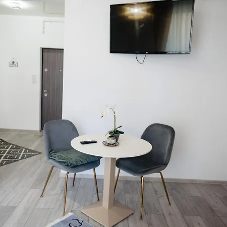 Almar Luxury - Renting & Free Pool アパートホテル