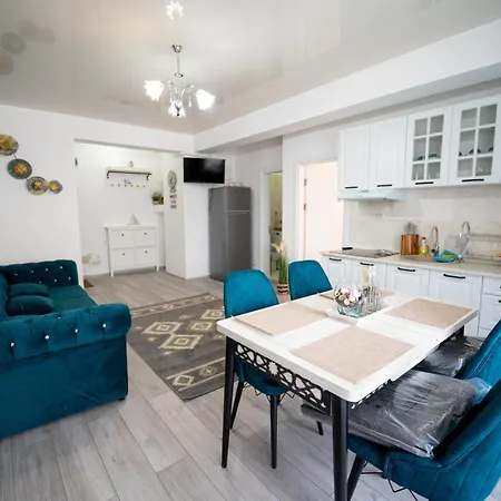 Almar Luxury - Renting & Free Pool アパートホテル 3*