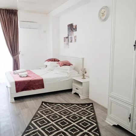 Almar Luxury - Renting & Free Pool 3*