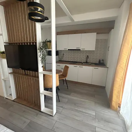 Almar Luxury - Renting & Free Pool アパートホテル 3*