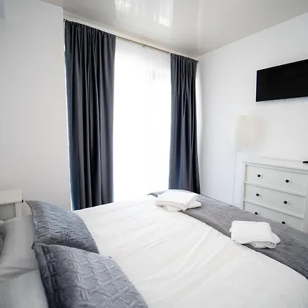 Almar Luxury - Renting & Free Pool 3*