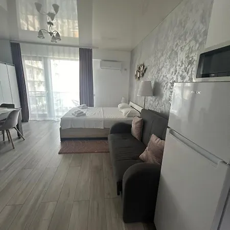 Almar Luxury - Renting & Free Pool ナボダリ