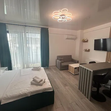 アパートホテル Almar Luxury - Renting & Free Pool 3*